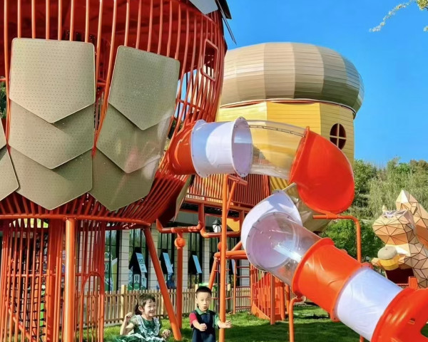 贵州儿童公园滑滑梯-树屋造型