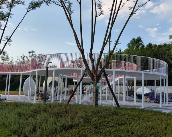 云南昭通公园梦幻彩虹廊桥型滑滑梯