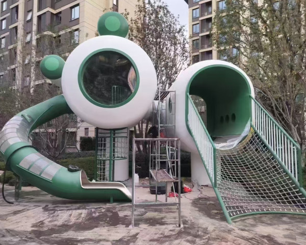 重庆渝中小区儿童滑梯